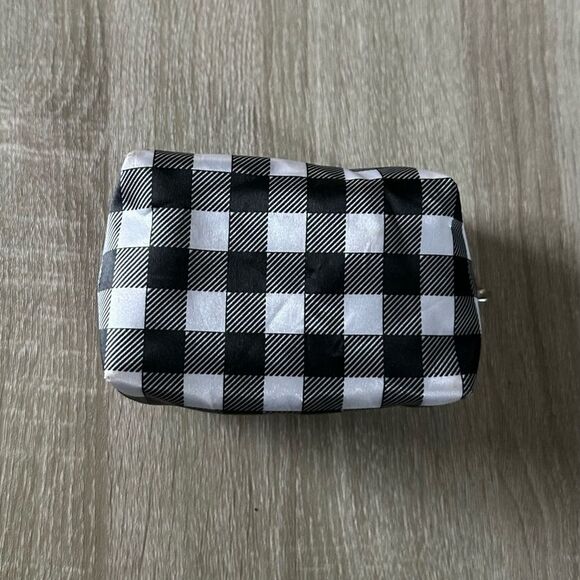 NWOT … Checkered Cosmetic / Makeup Bag - Picture 4 of 5